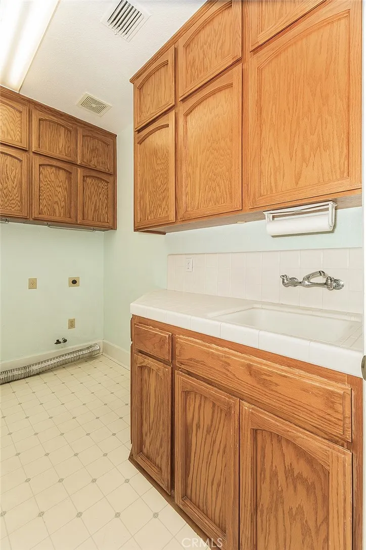 1094 E Monticello Circle, Fresno, California 93720 home-pic-41